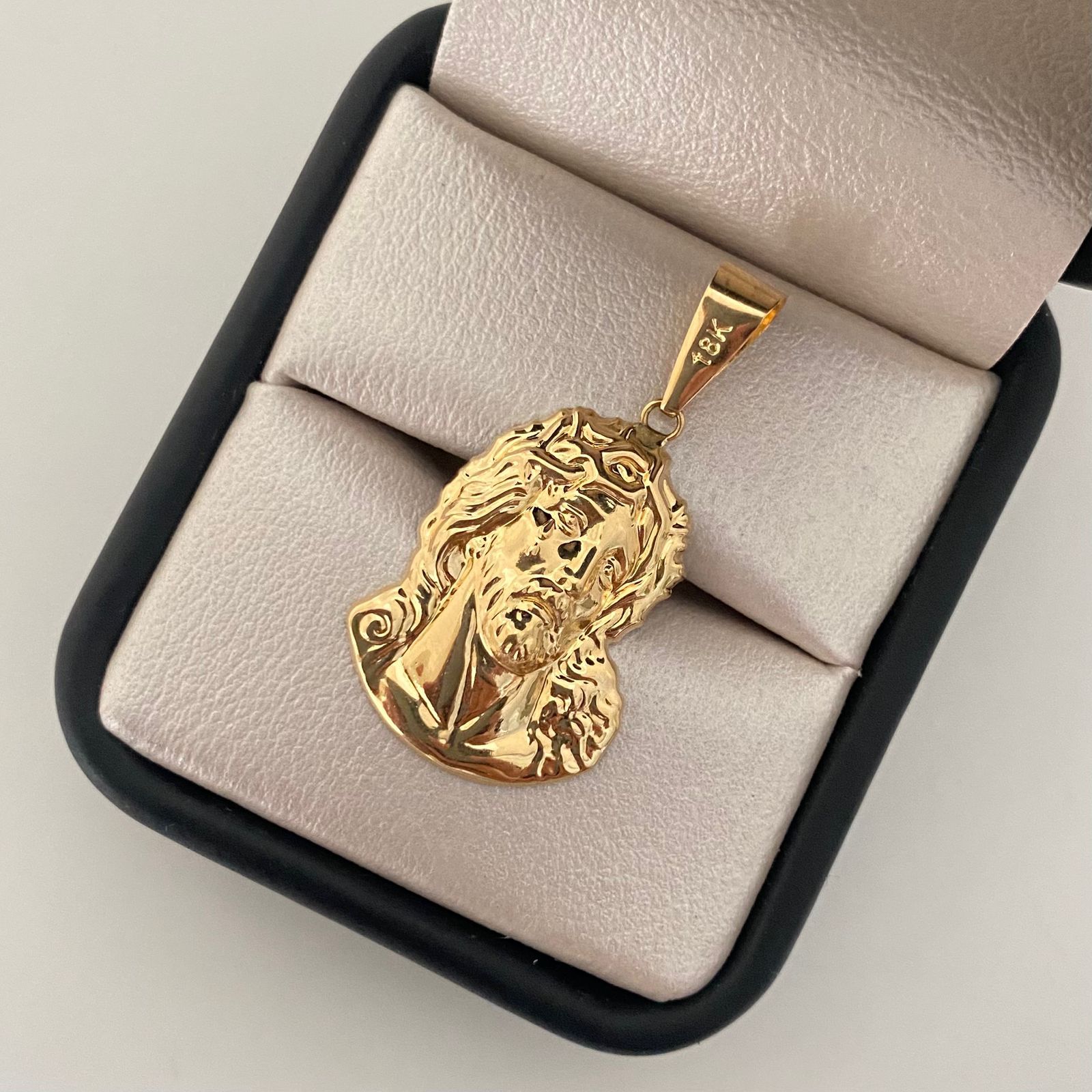Dije rostro jesus Oro amarillo 18k 2,25 Gr / 3,0 Cm