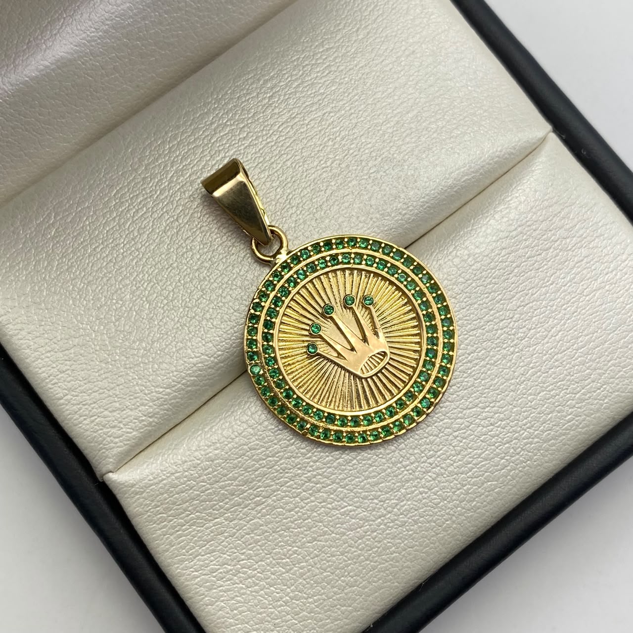 Dije Corona rx circones verdes Oro amarillo 18k 5,25 Gr / 22,3 mm / 3,3 Cm