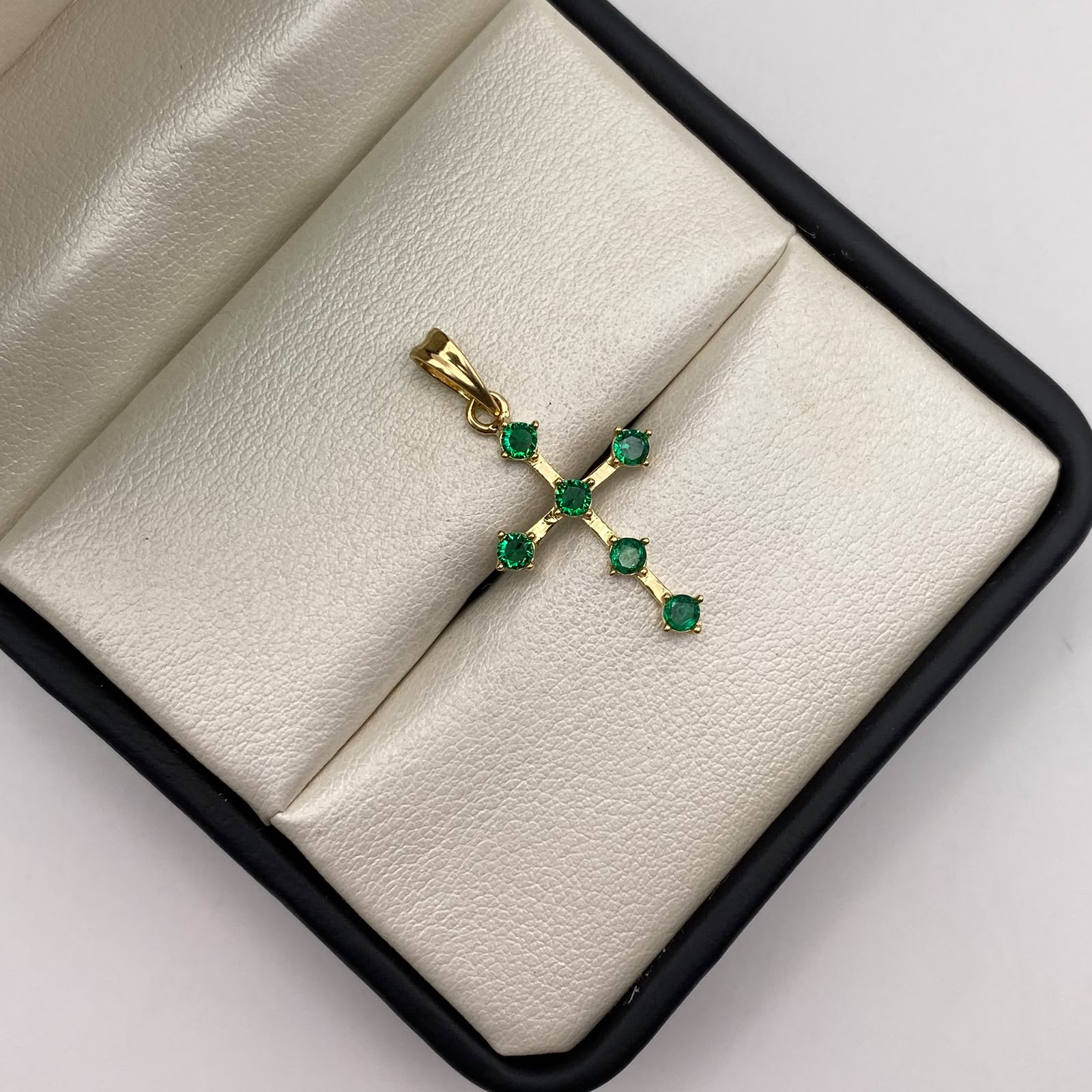 Dije cruz circones verdes Oro amarillo 18k 1,35 Gr / 15,62 mm / 3 Cm