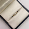 Anillo cruz circones blancos Oro amarillo 18k / Talla 5 1/2 / 0,73 Gr / 1,65 mm