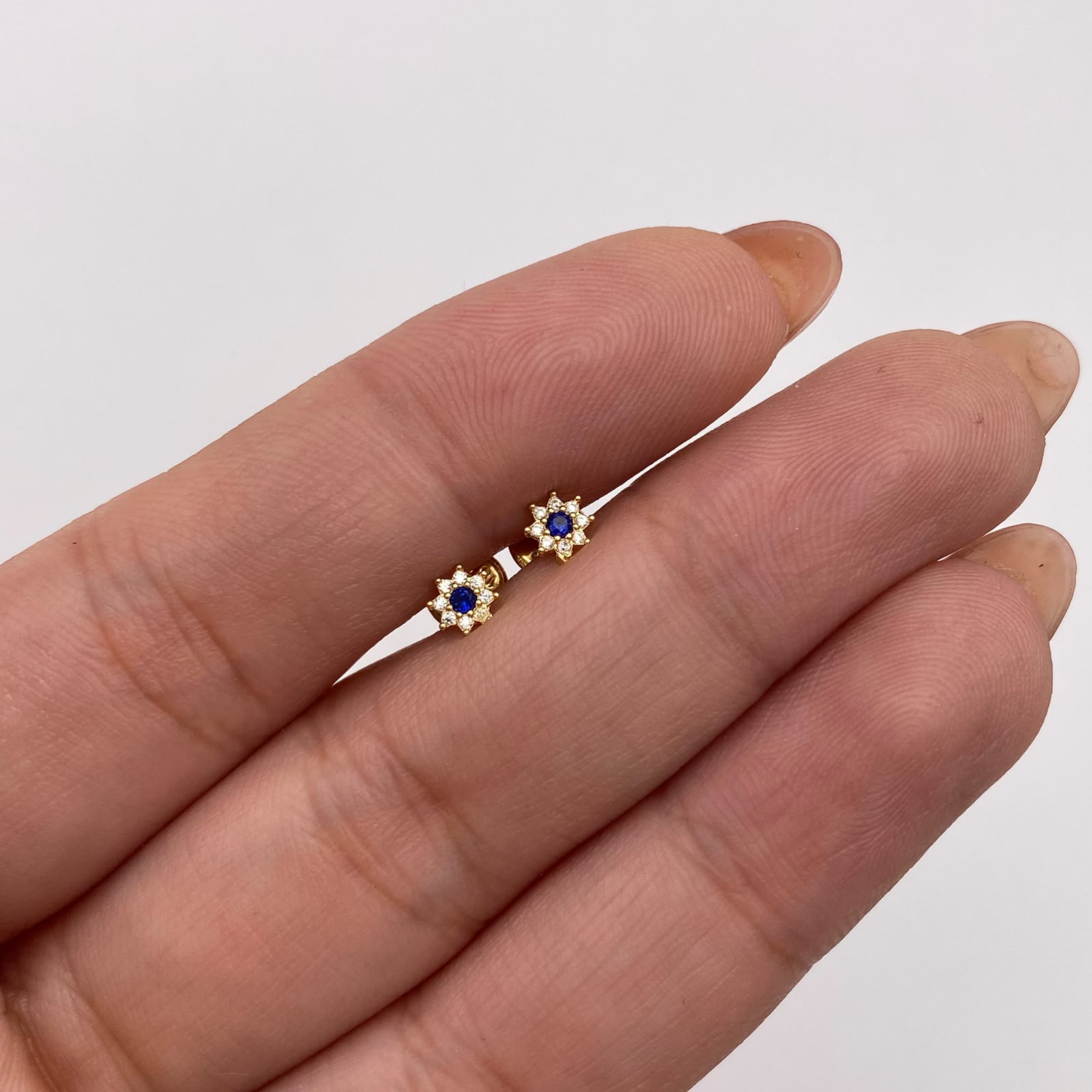 Topos Flor circones blancos y azul Oro amarillo 18k 0,5 Gr / 4,2 mm
