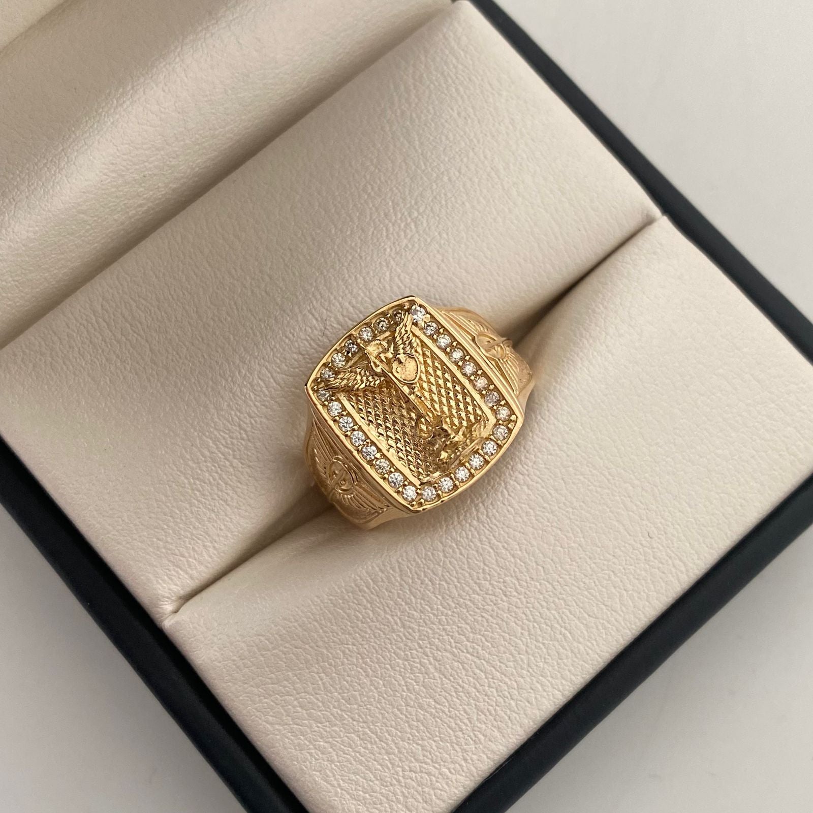 Anillo San miguel arcangel cuadrado circones blancos Oro amarillo 18k / Talla 9 1/2 / 7 Gr / 7,5 mm