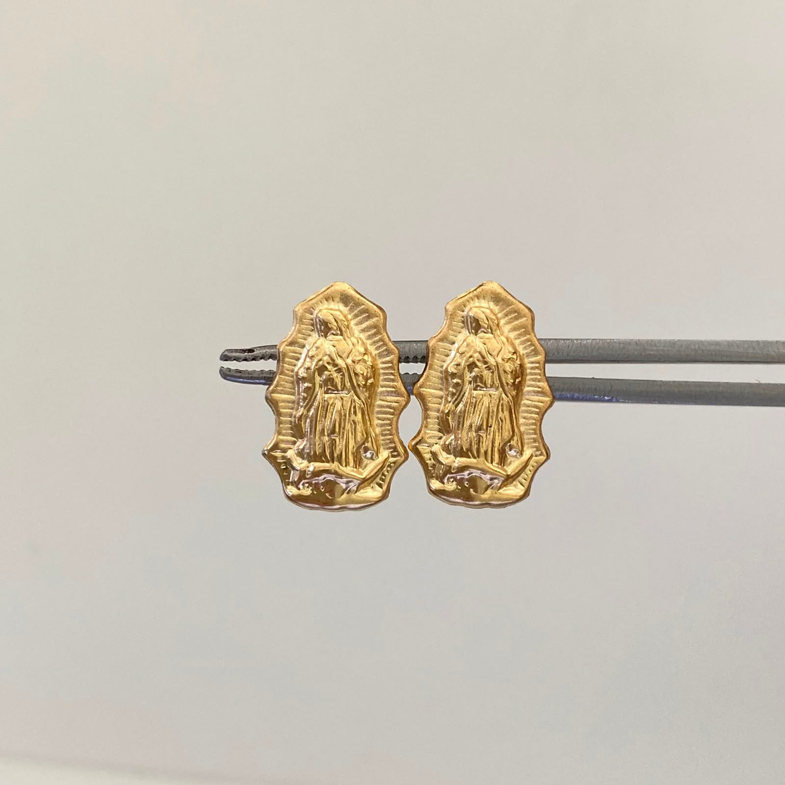 Topos Virgen de Guadalupe Silueta Oro amarillo 18k 1,45 Gr / 10,3 mm