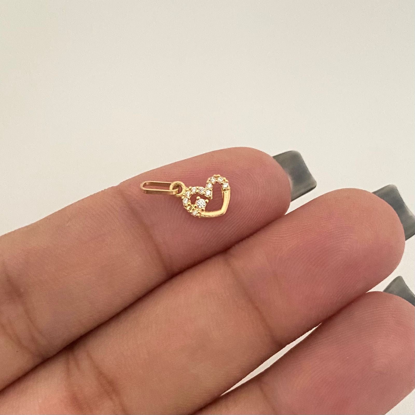 Dije silueta mini corazon mitad casting Oro amarillo 18k 0,35 Gr / 1,2 Cm