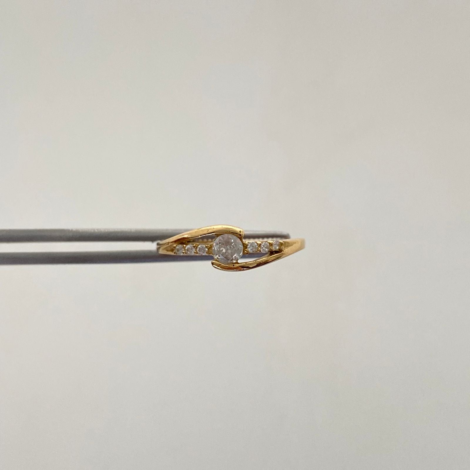 Anillo Solitario Oro amarillo 18k / Talla 6 / 1,75 Gr / 1,6 mm