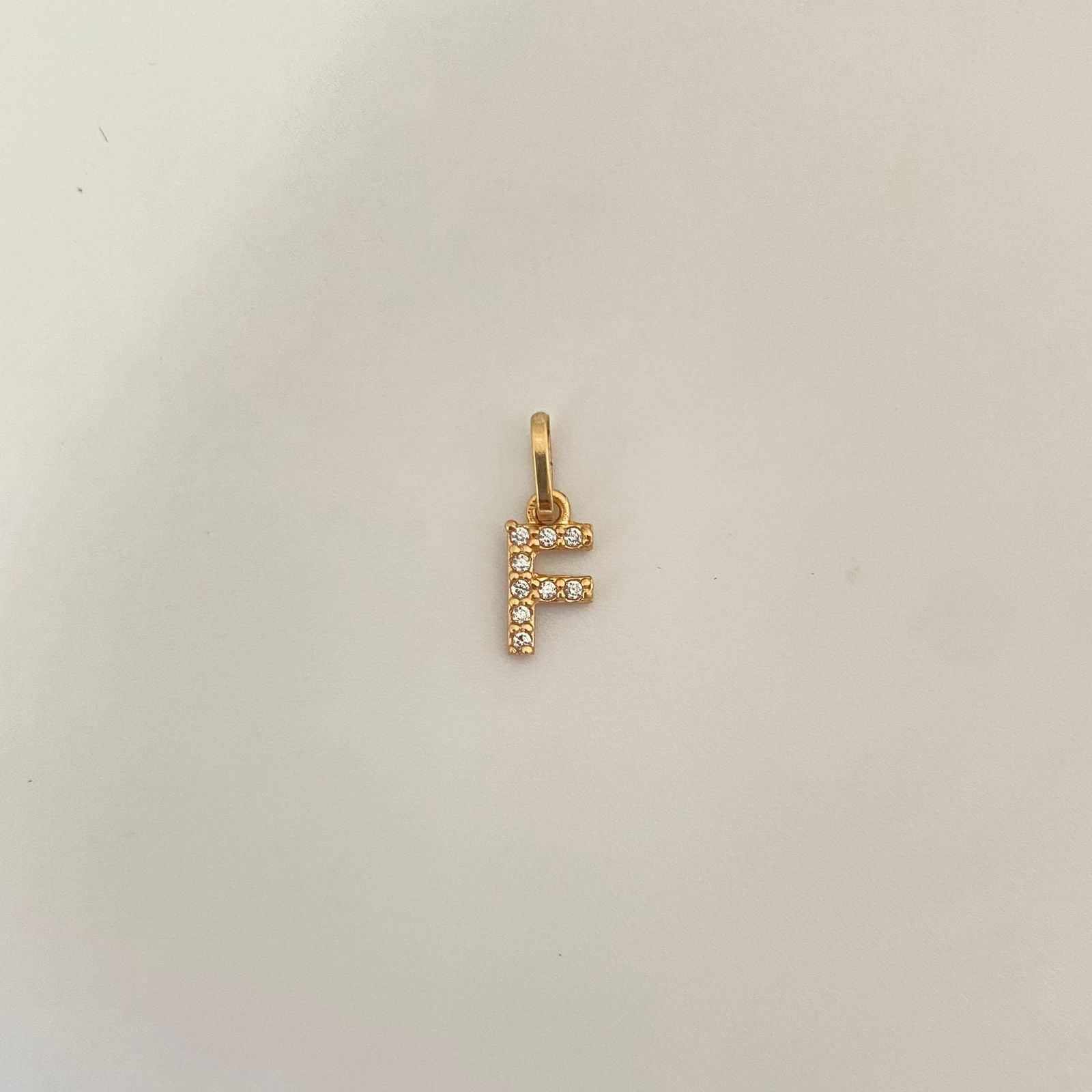 Dije letra F casting Oro amarillo 18k 0,4 Gr / 1,5 Cm