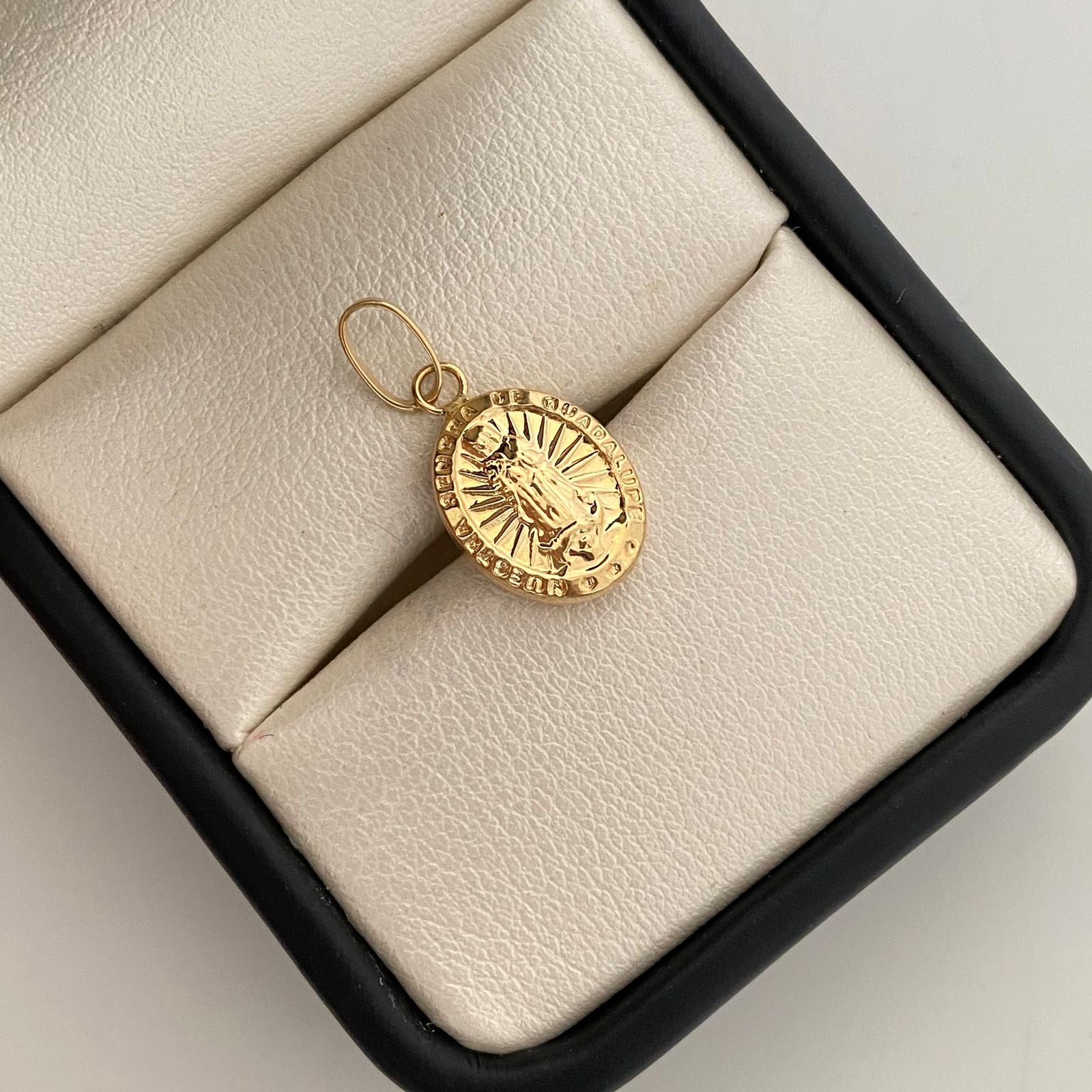 Dije virgen de guadalupe  Oro amarillo 18k 0,8 Gr / 10,58 mm / 2 Cm