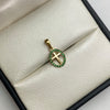Dije  silueta cruz central circones verdes Oro amarillo 18k 0,65 Gr / 9,35 mm / 2 Cm