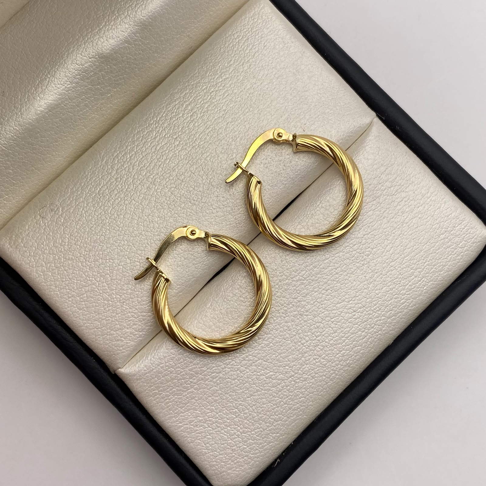 Candonga Entorchada Oro amarillo 18k 1,84 Gr / 2,1 Cm