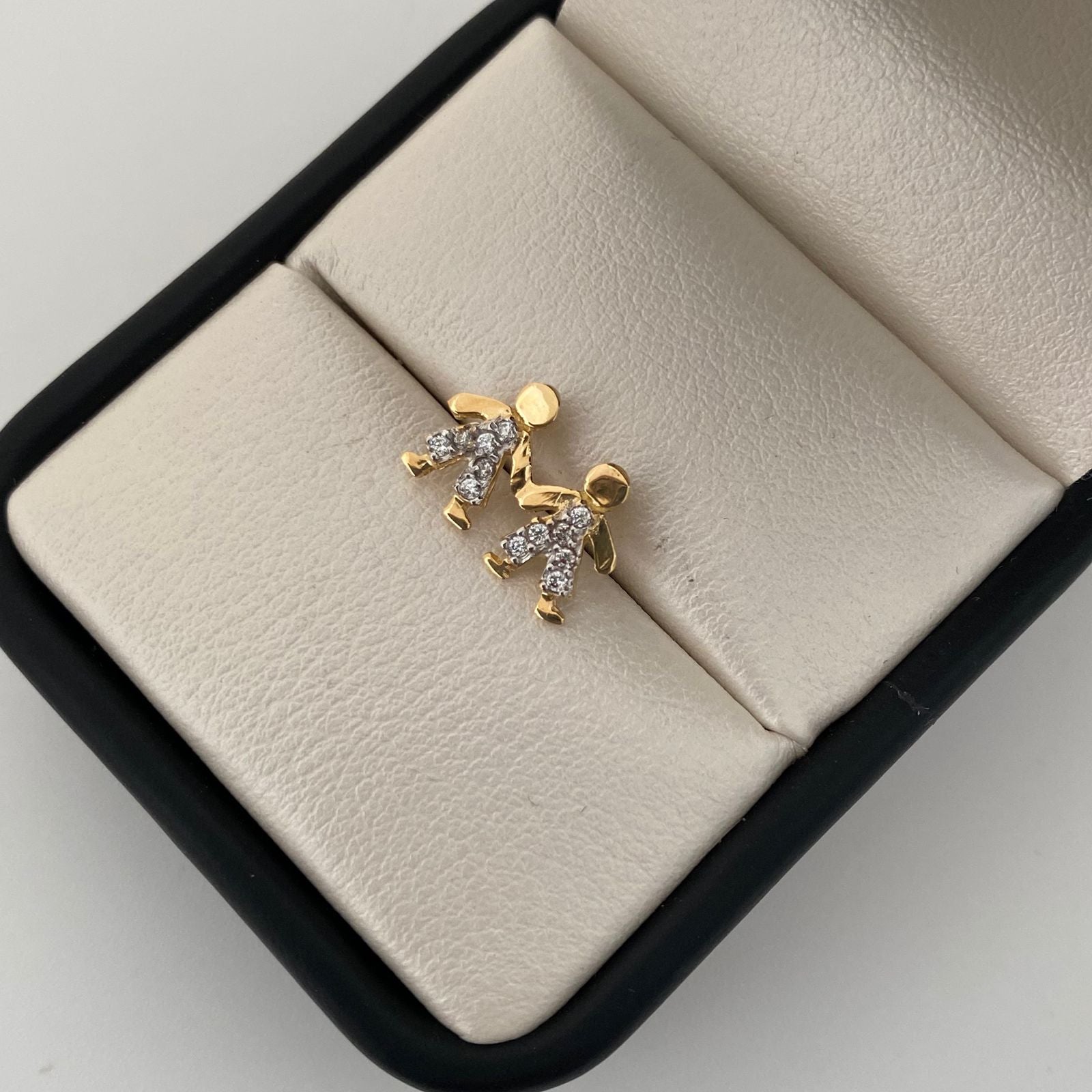 Herraje pareja niños con circones blancos  Oro amarillo 18k 0,9 Gr / 1 Cm