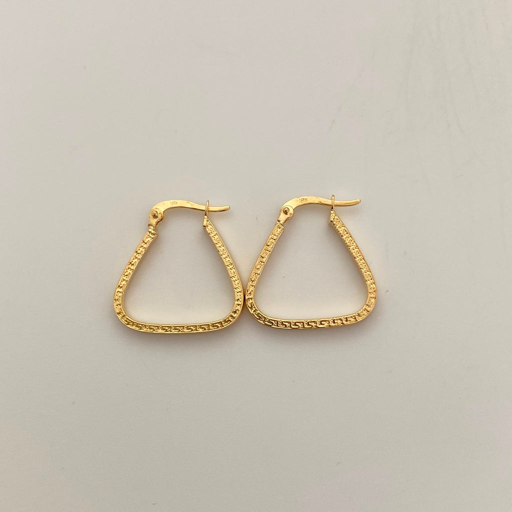 Candonga Triangular Lisa Vs Oro amarillo 18k 1,55 Gr / 2 Cm