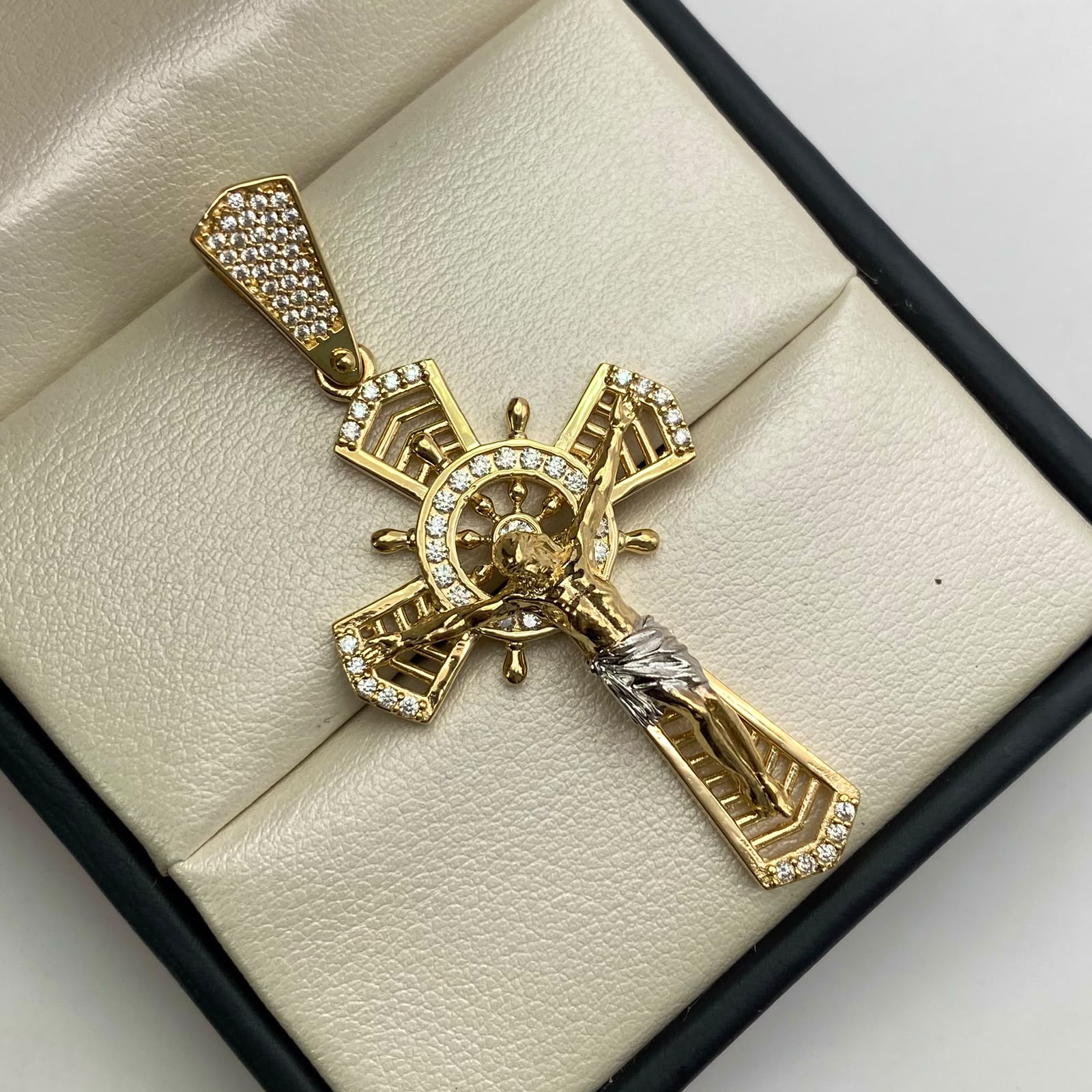Dije cruz cristo timon circones blancos Oro amarillo y Oro blanco 18k 11,20 Gr / 28,73 mm / 6 Cm