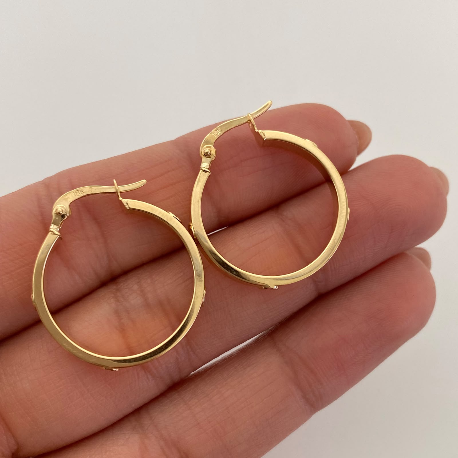 Candonga Lisa Sello Oro amarillo 18k 2,25 Gr / 2,4 Cm
