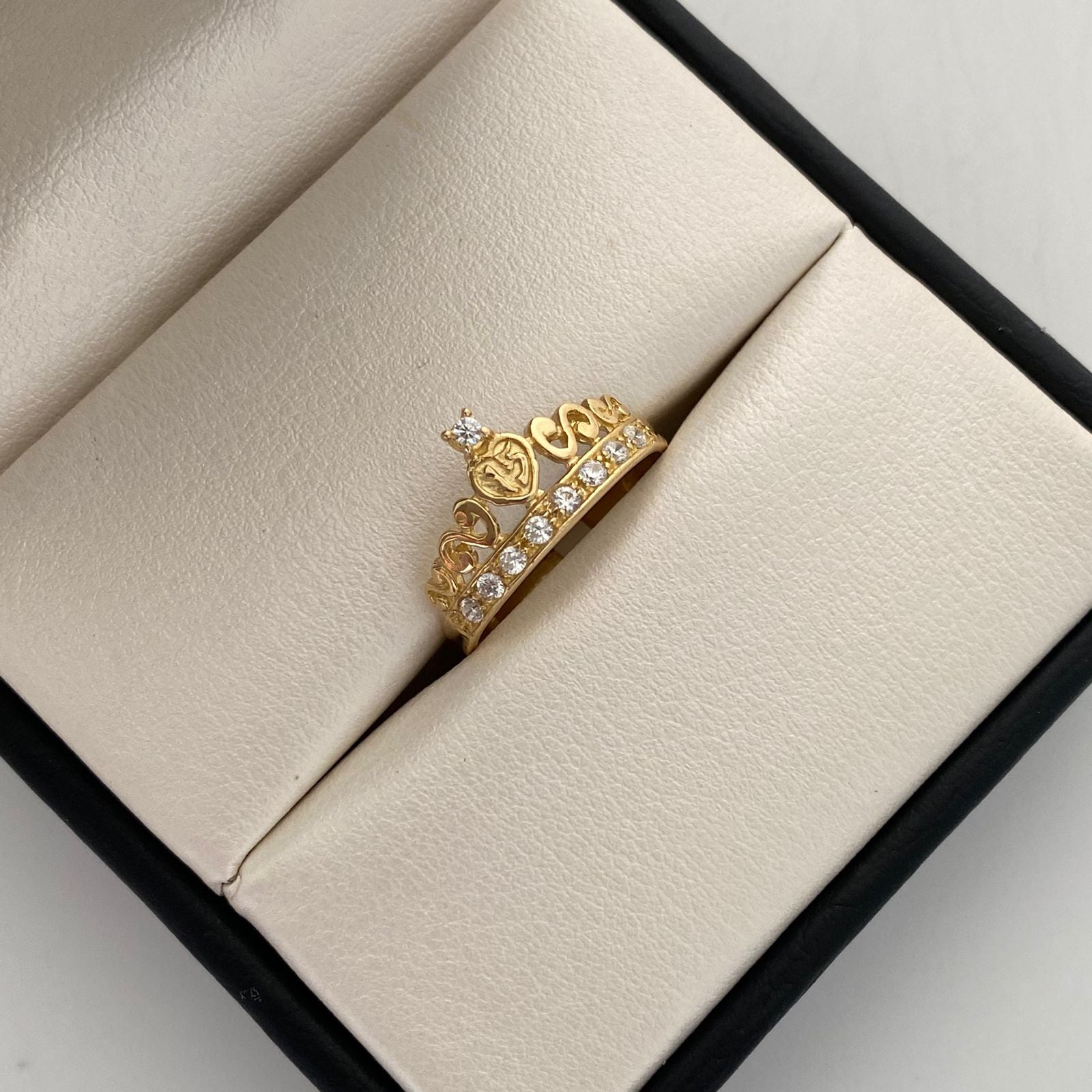 Anillo 15 Corona Circones Blancos Oro amarillo 18k / Talla 8 / 2,7 Gr