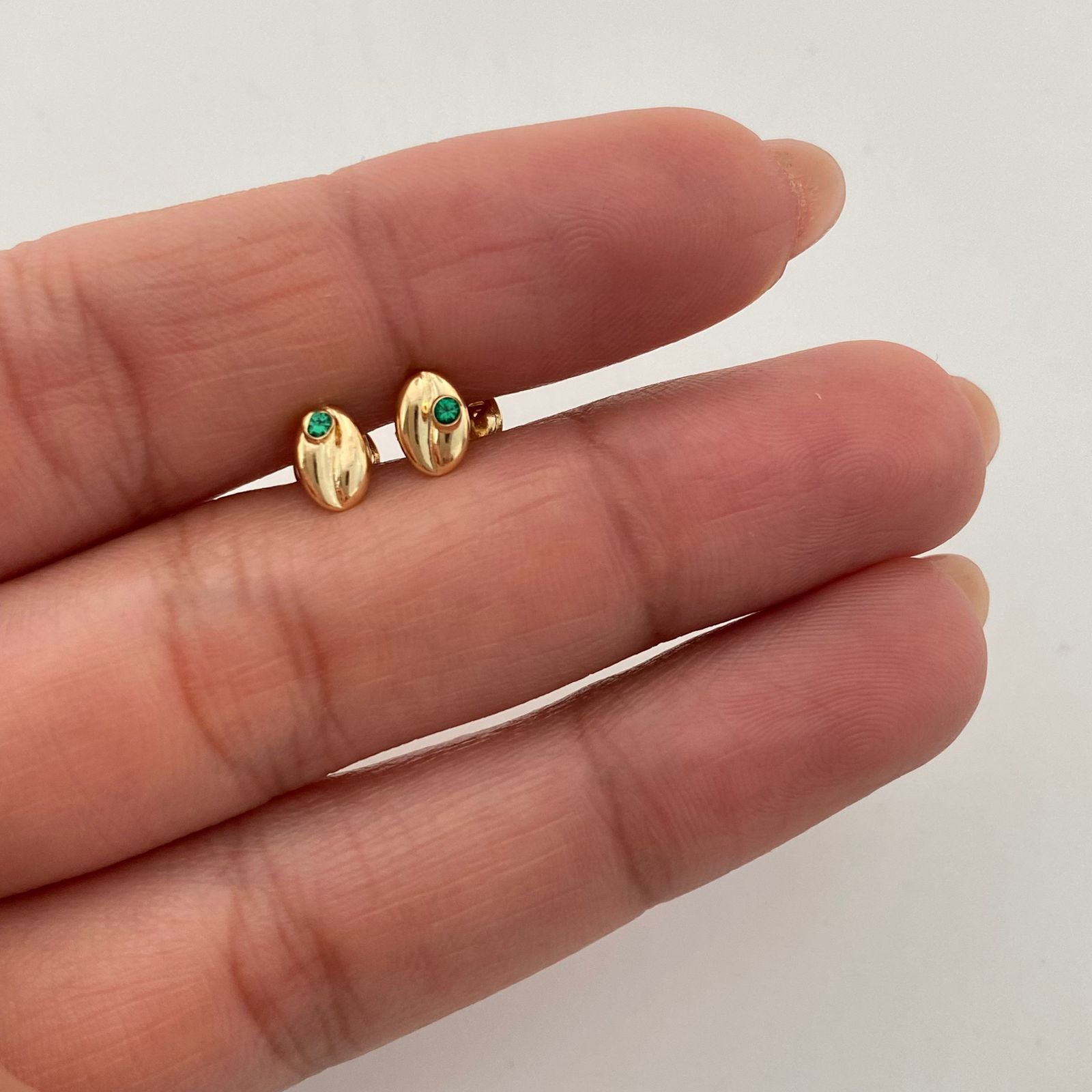 Topos cafe con circon verde  Oro amarillo 18k 0,55 Gr / 4,4 mm