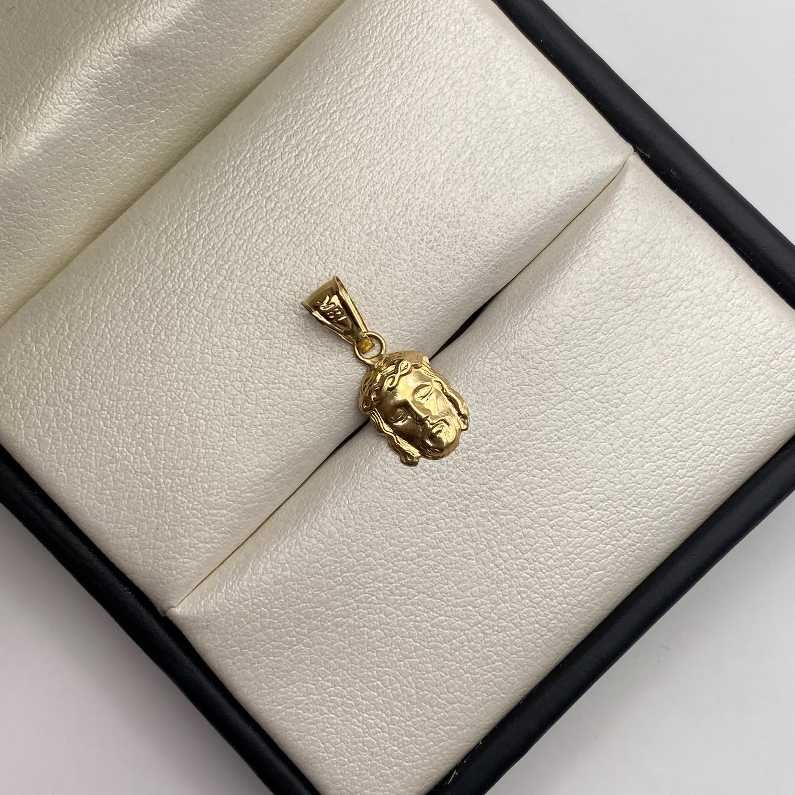 Dije Rostro cristo Oro amarillo 18k 0,54 Gr / 8 mm / 2 Cm