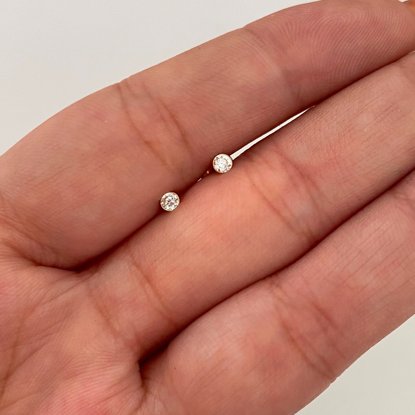 Topos Circon Blanco Oro amarillo 18k 0,4 Gr / 2,7 mm