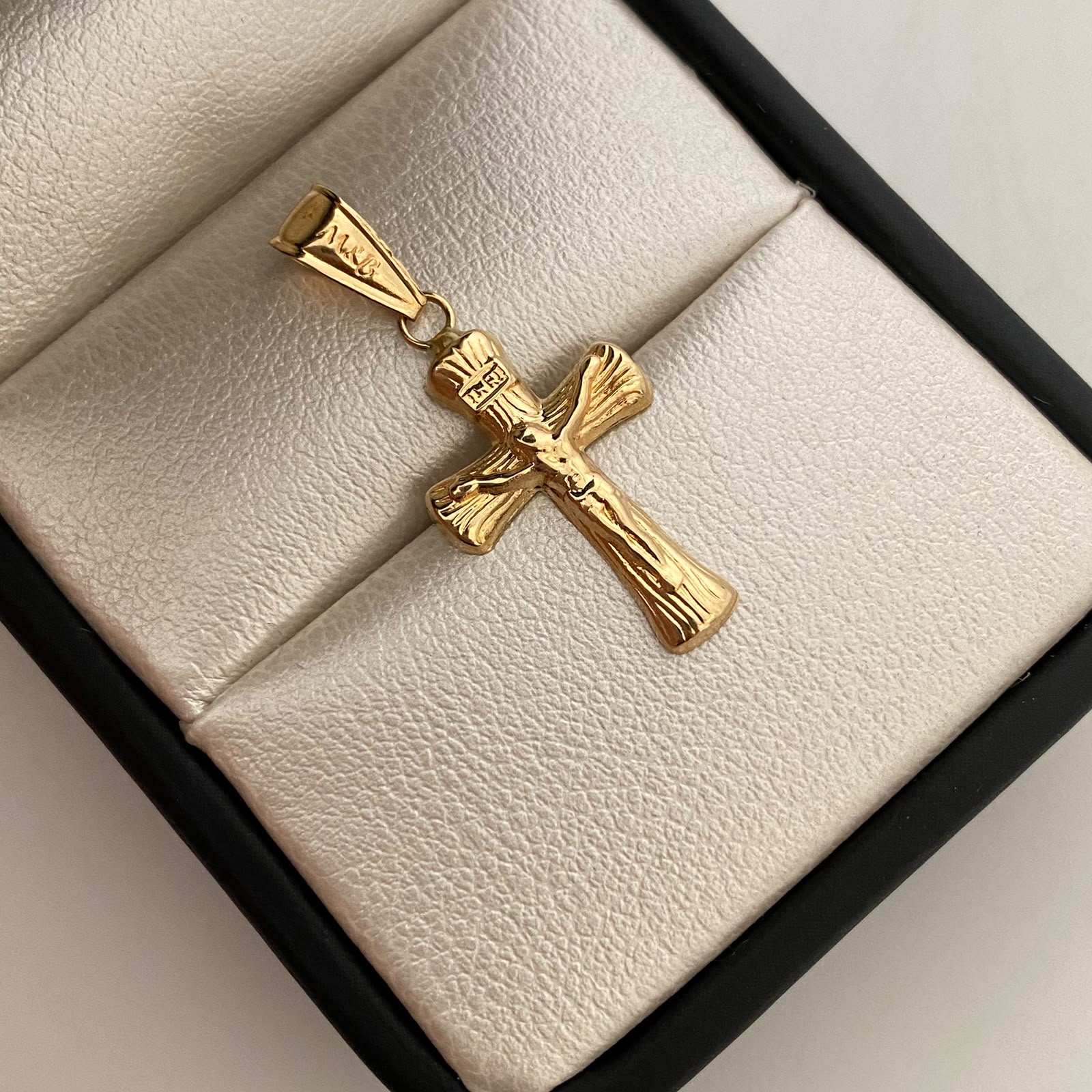 Dije Cruz Cristo Oro amarillo 18k 0,75 Gr / 13,6 mm / 3 Cm