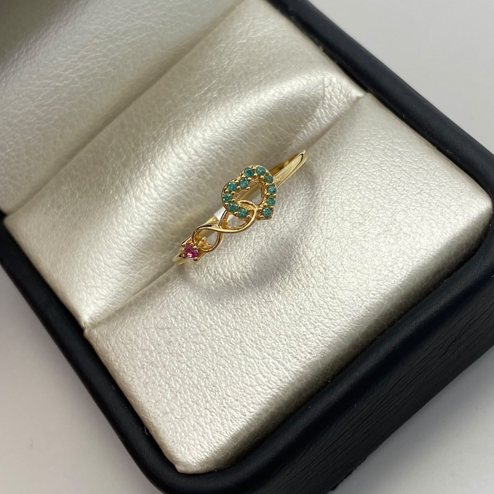 Anillo Corazon silueta circones agua marina Oro amarillo 18k / Talla 7 1/4 / 1,15 Gr / 1 mm