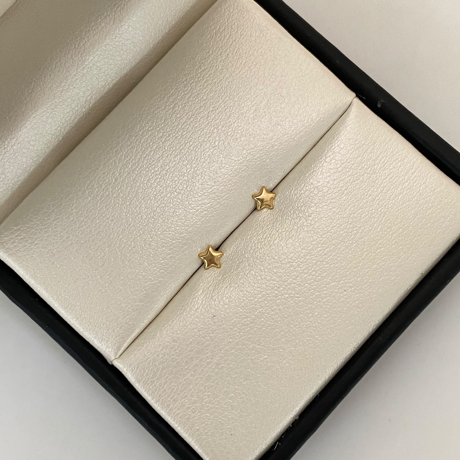 Topos mini estrella lisa Oro amarillo 18k 0,35 Gr / 3 mm