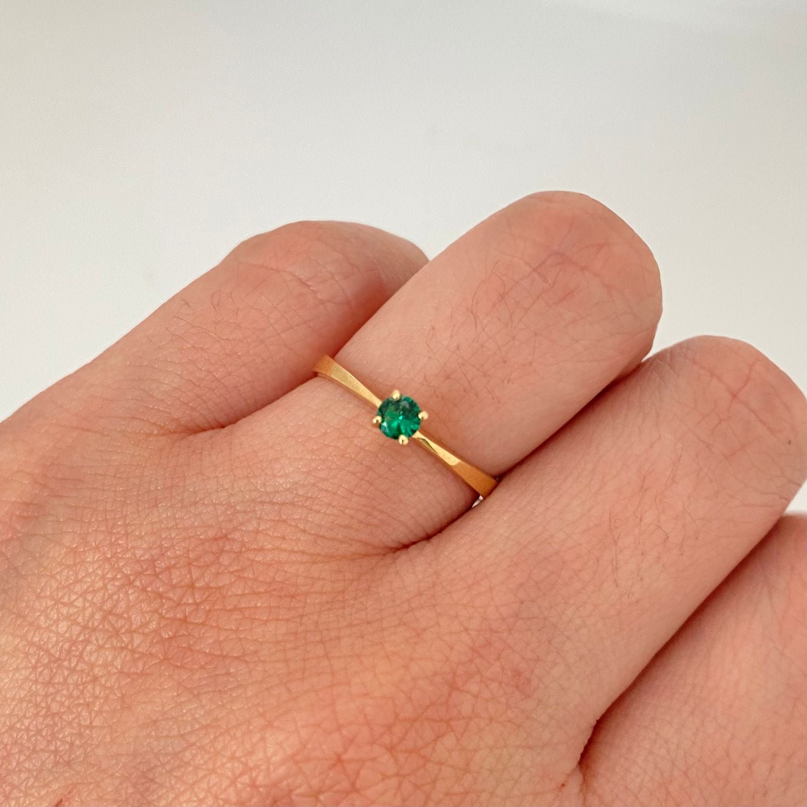 Anillo solitario circon verde Oro amarillo 18k / Talla 7 / 1,85 Gr