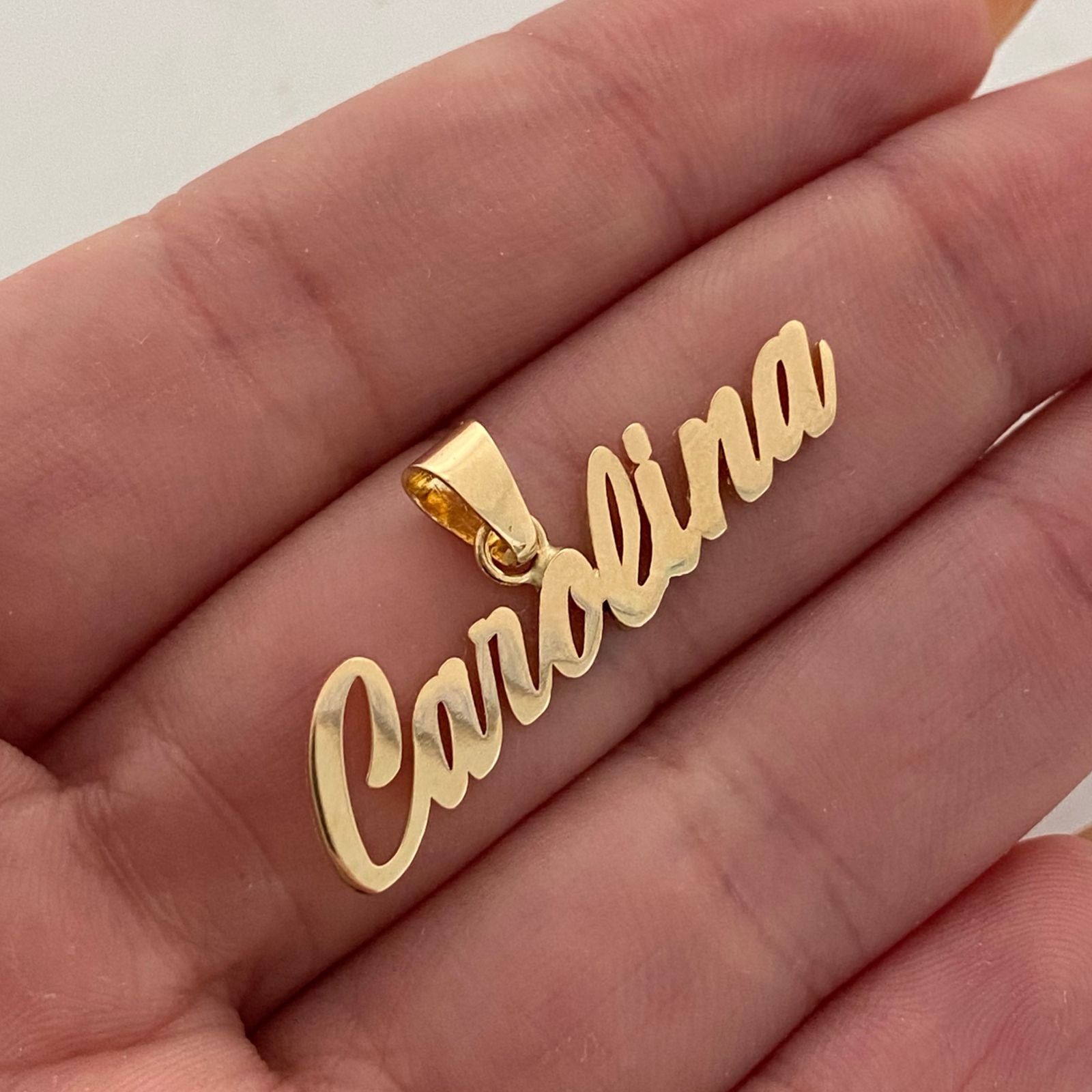 Herraje nombre Carolina (POR FABRICACION) Oro amarillo 18k 2,95 Gr / 3,4 Cm