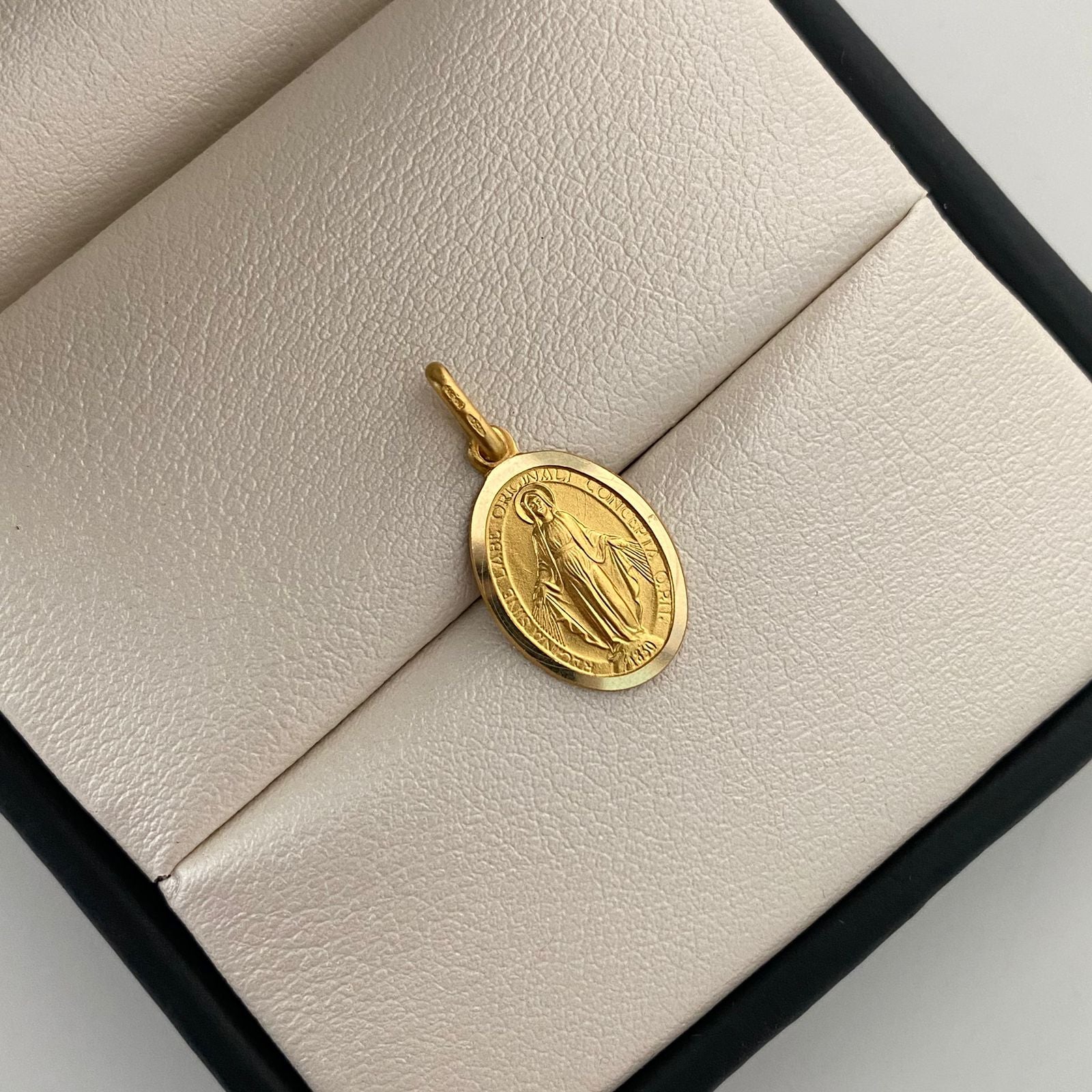 Dije It Virgen Milagrosa Oro amarillo 18k +4 / 1,9 Gr / 11,2 mm / 2,1 Cm