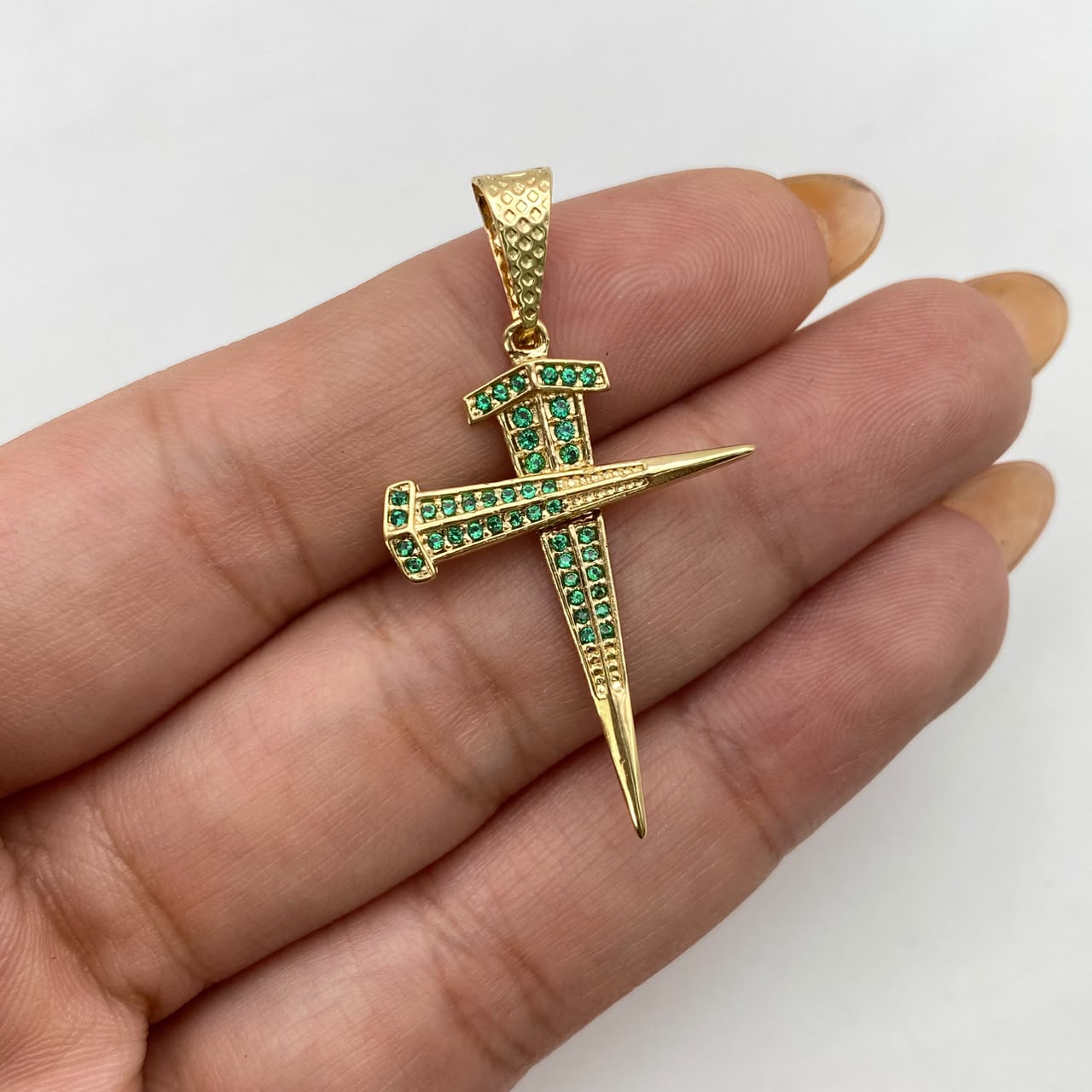 Dije cruz clavo verde Oro amarillo 3,05 Gr / 4 Cm