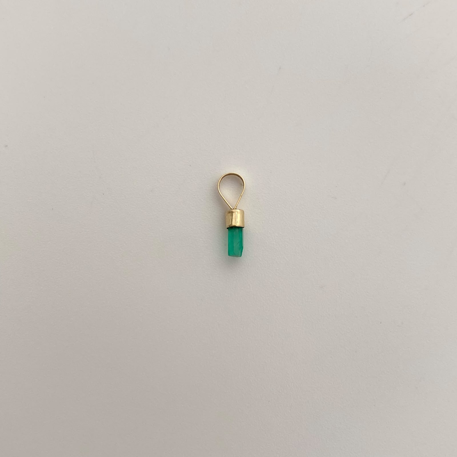 Dije Canutillo de Esmeralda Oro amarillo 18k 0,15 Gr / 2 mm / 1 Cm