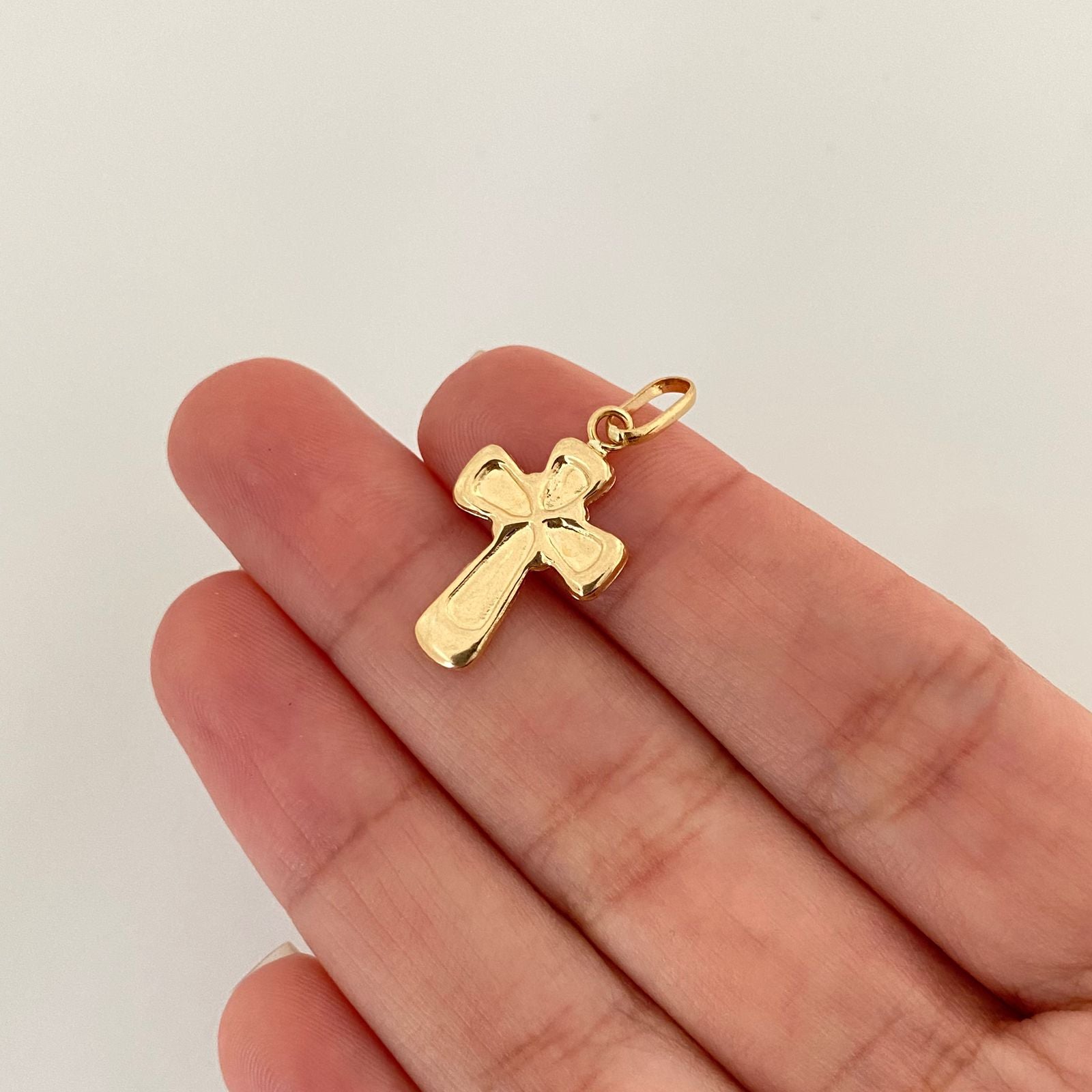 Dije cruz fondo triangulares Oro amarillo 18k 1,20 Gr / 2,80 Cm