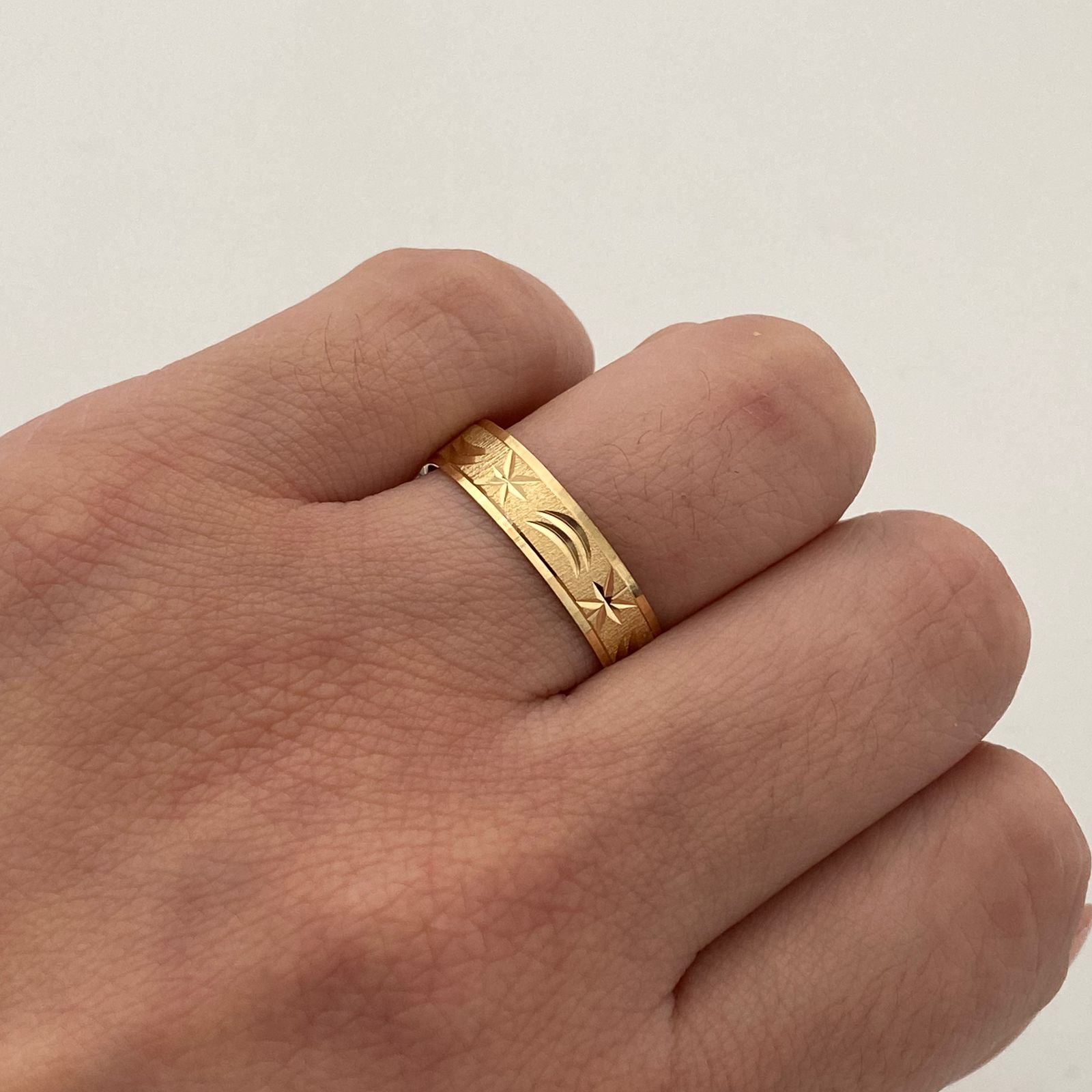 Anillo argolla diamantada  Oro amarillo 18k / Talla 6 / 2,05 Gr