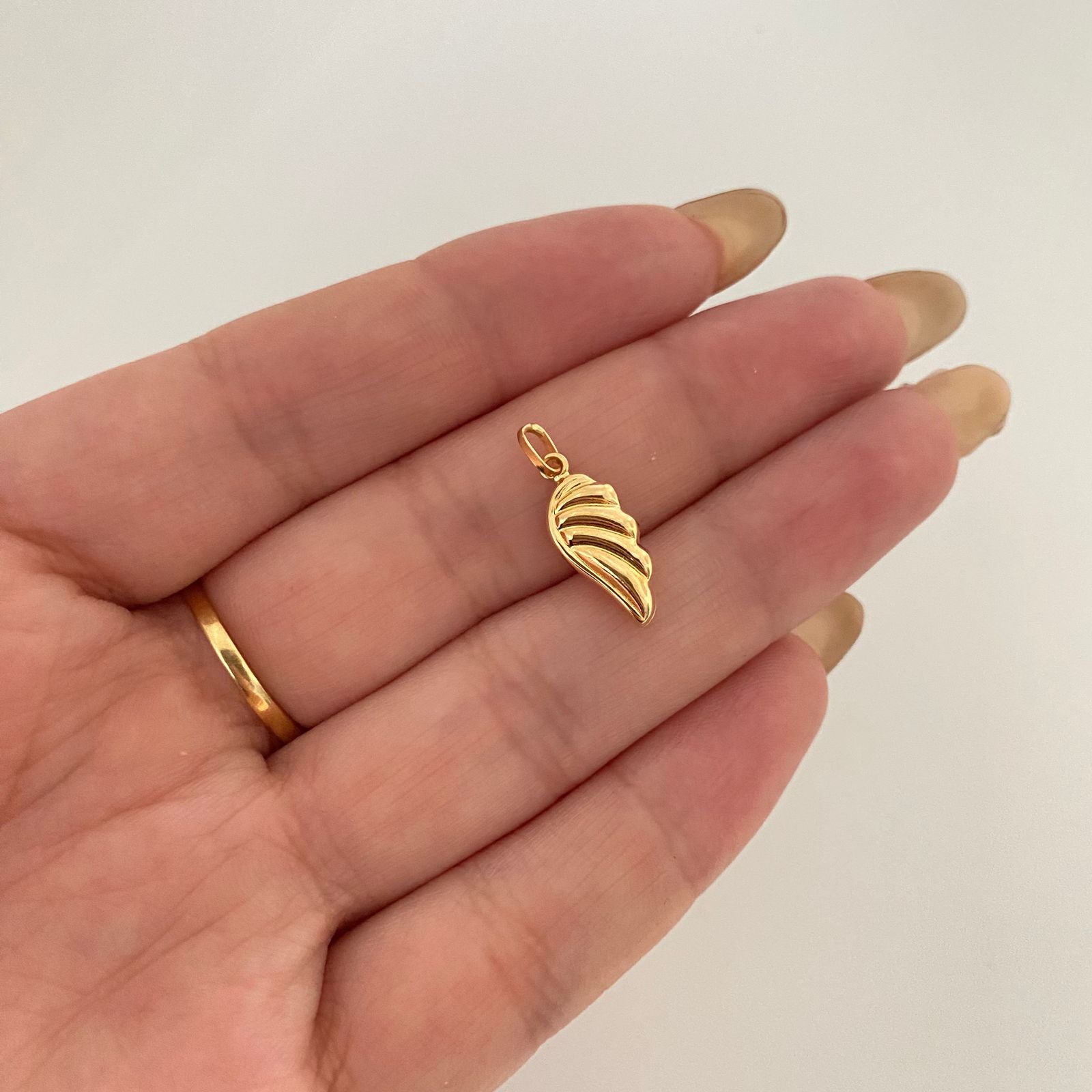 Dije ala Oro amarillo 18k 0,45 Gr / 2, Cm