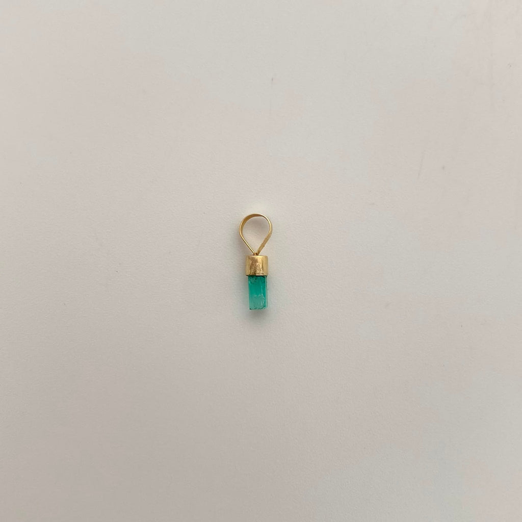 Dije Canutillo de Esmeralda Oro amarillo 18k 0,15 Gr / 2,3 mm / 1,1 Cm