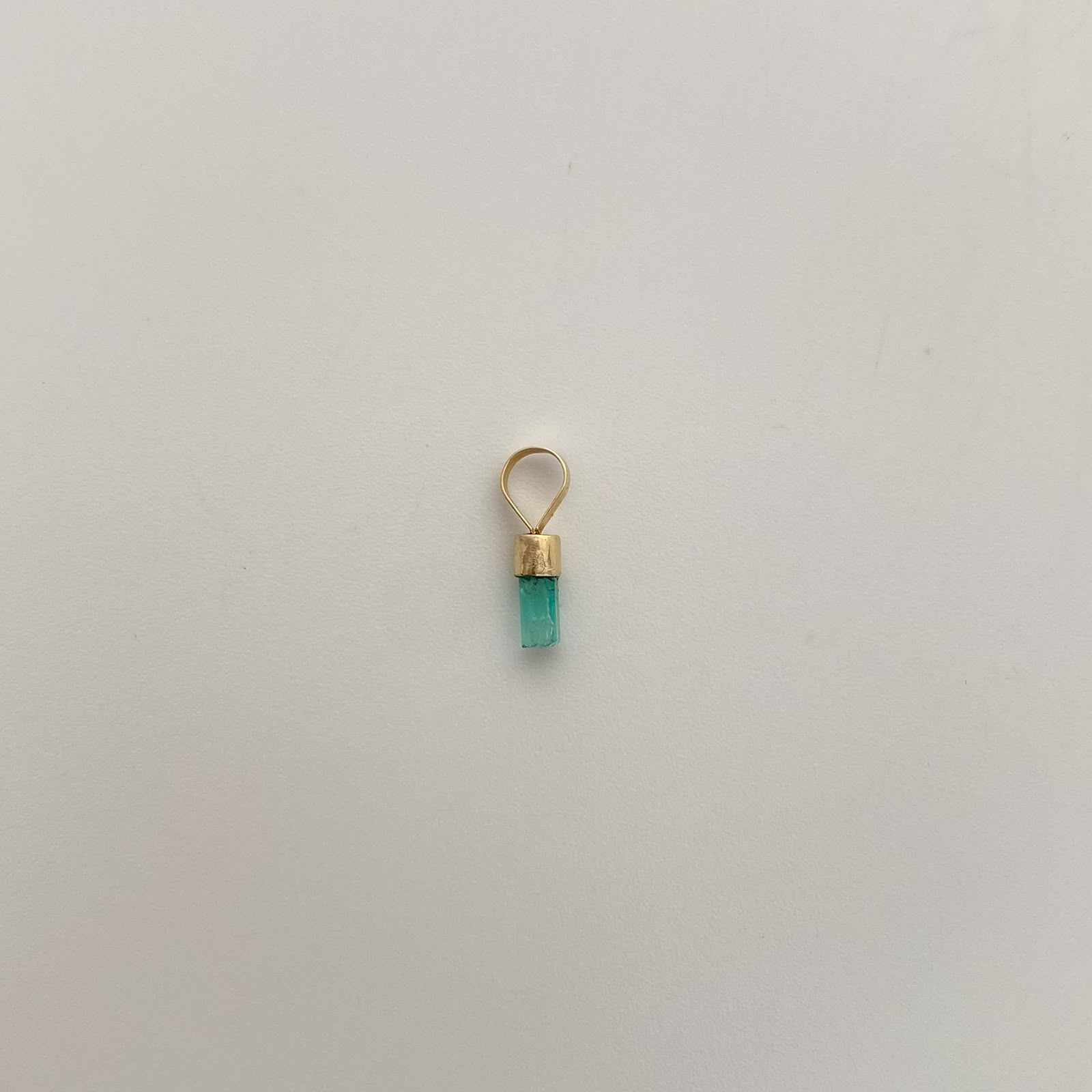 Dije Canutillo de Esmeralda Oro amarillo 18k 0,15 Gr / 2,3 mm / 1,1 Cm