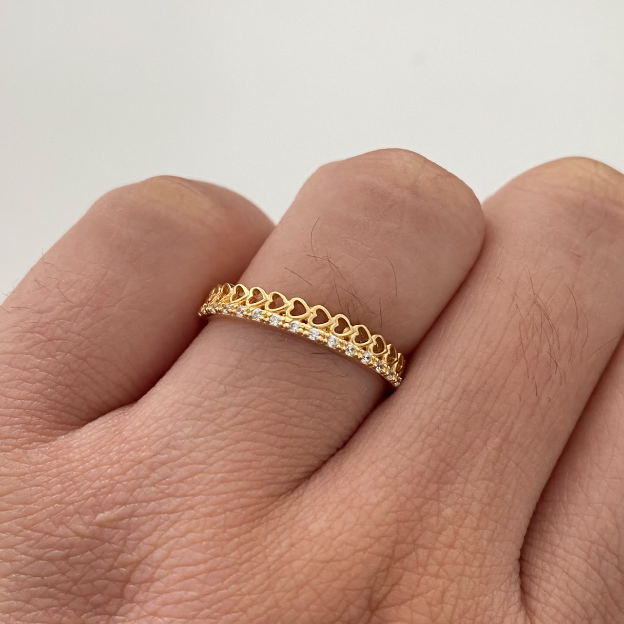 Anillo Corazon seguido Casting Oro amarillo 18k / Talla 7 / 1,3 Gr / 3,3 mm