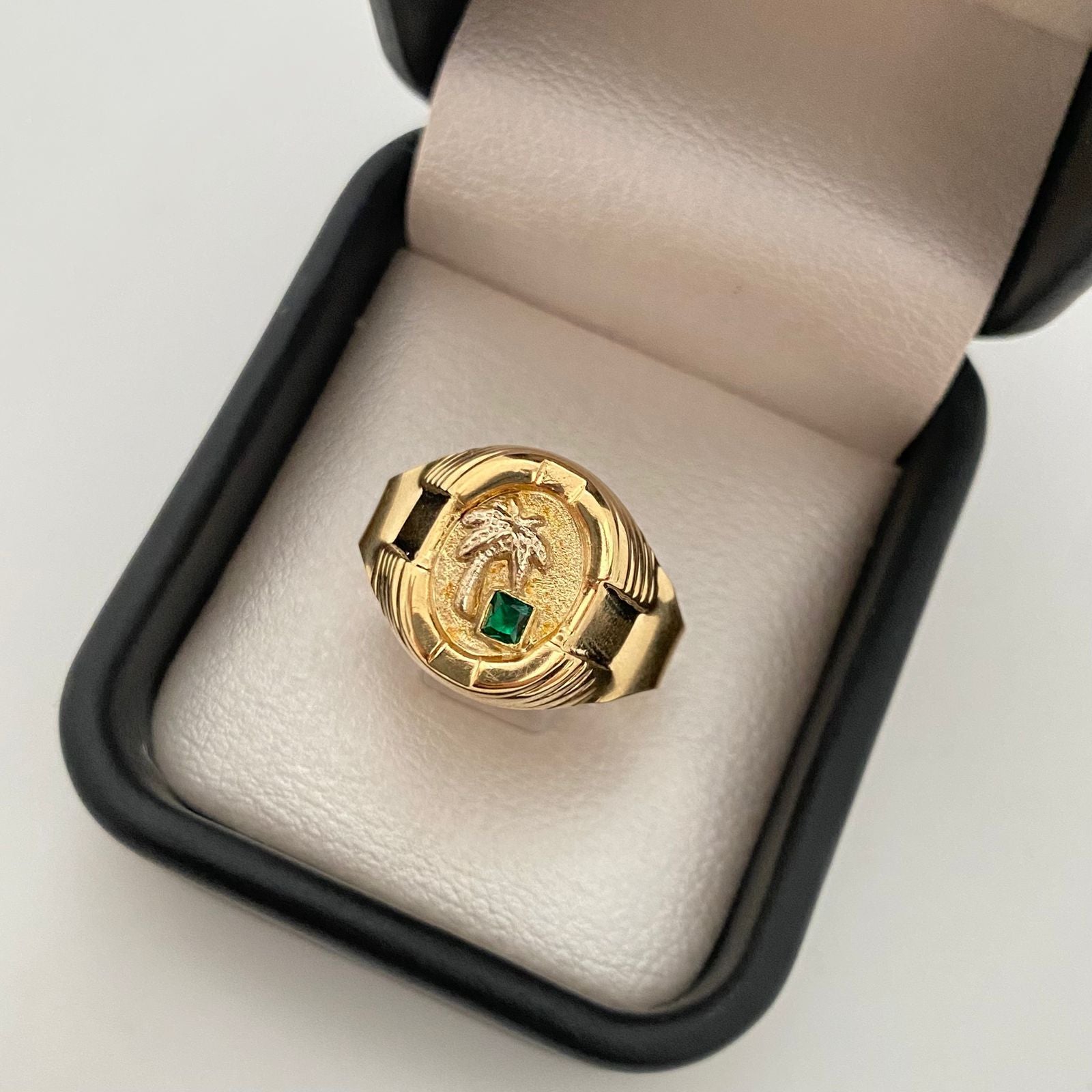 Anillo troquel ovalado grabado palmera circon verde Oro amarillo 18k / Talla 9 1/2 / 3,5 Gr