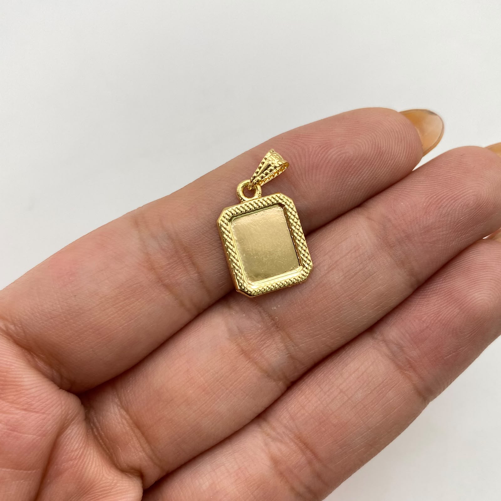 Dije placa fotograbado marco diamantado  Oro amarillo 0,75 Gr / 2,5 Cm