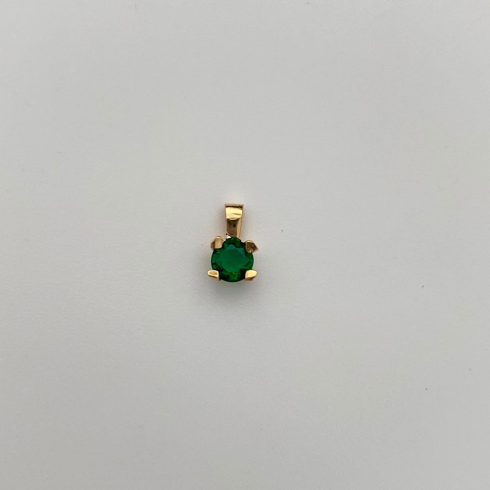 Dije Circon Verde Oro amarillo 18k 0,45 Gr / 5,1 mm / 0,7 Cm
