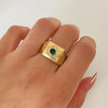 Anillo centro circon verde lateral grabado vs Oro amarillo 18k / Talla 10 1/4 / 7,0 Gr