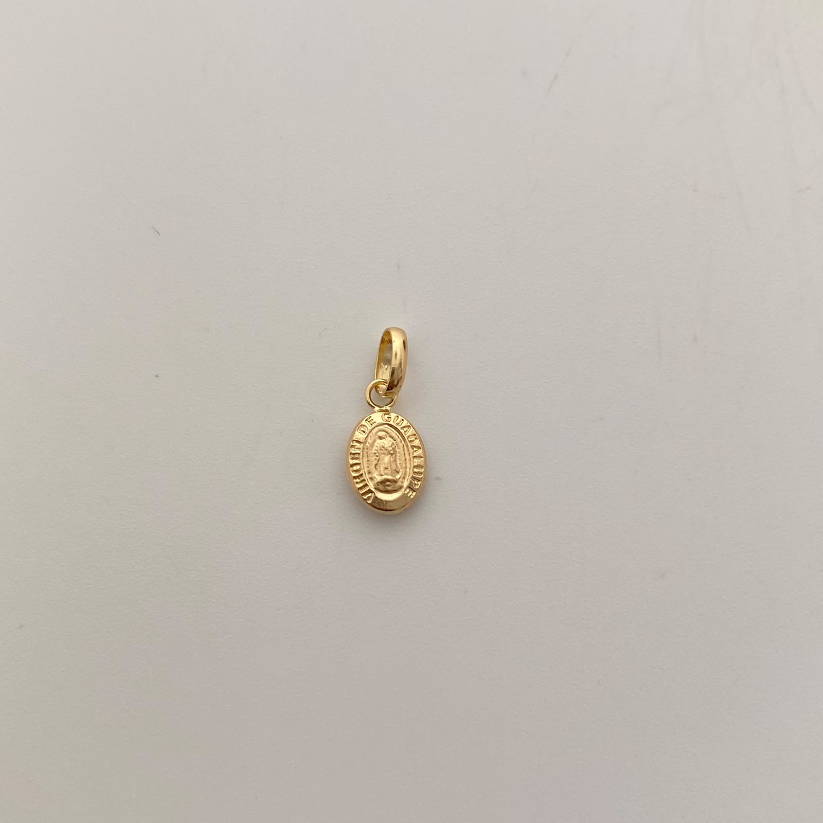 Dije Mini Guadalupe Oro amarillo 18k 0,3 Gr / 6,3 mm / 1,5 Cm