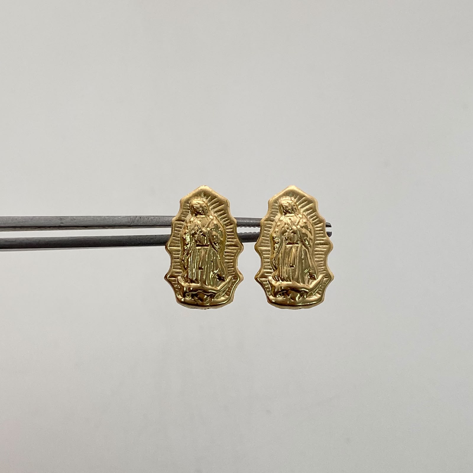Topos Virgen de Guadalupe Silueta Oro amarillo 18k 1,4 Gr / 10,3 mm