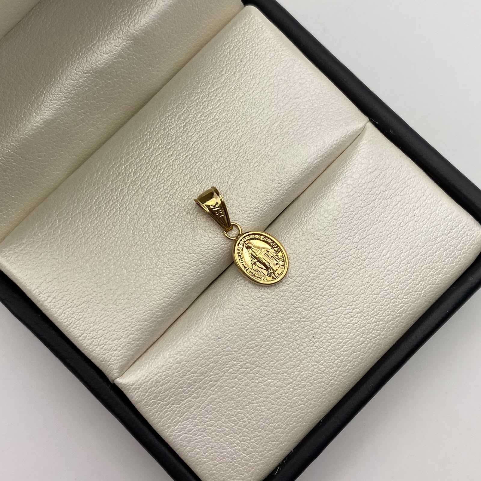 Dije virgen milagrosa Oro amarillo 18k 0,55 Gr / 8,26 mm / 2 Cm