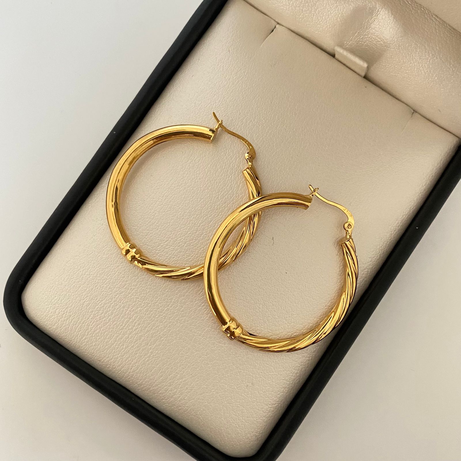 Candonga mitad lisa mitad entorchada Oro amarillo 18k 4,25 Gr / 3,5 Cm