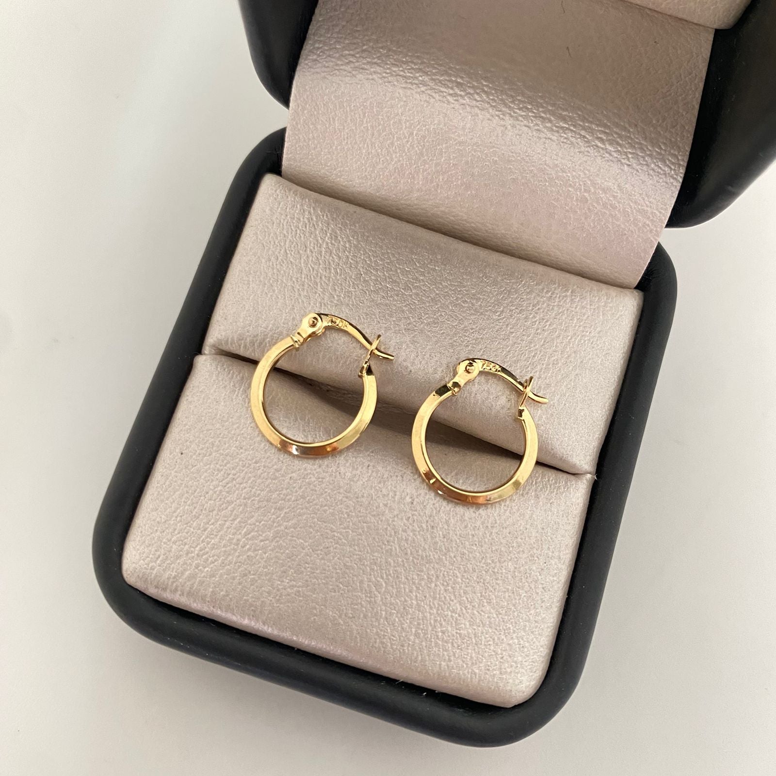 Candonga delgada biselada Oro amarillo 18k 0,70 Gr / 1,5 Cm