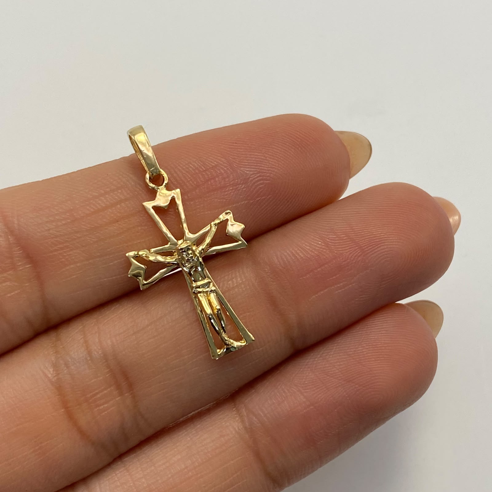 Dije Cruz silueta cristo Oro amarillo 18k 1,5 Gr / 14,8 mm / 2,7 Cm