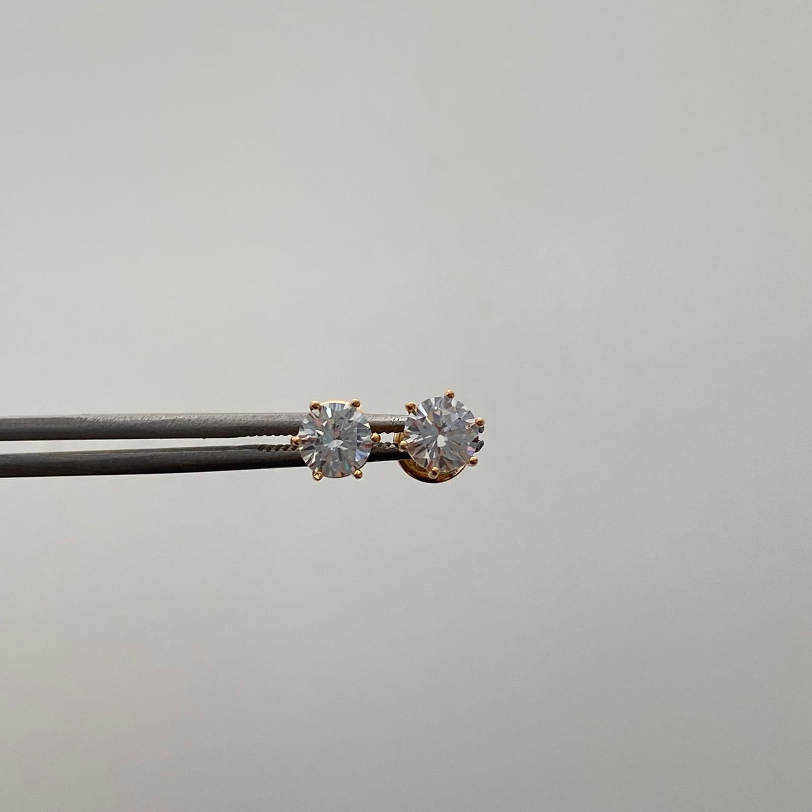 Topos Circon Blanco Oro amarillo 18k 0,95 Gr / 5 mm