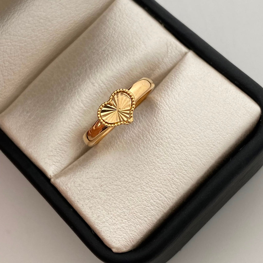 Anillo Corazoncito Diamantado Oro amarillo 18k / Talla 6 1/2 / 1,4 Gr / 3 mm
