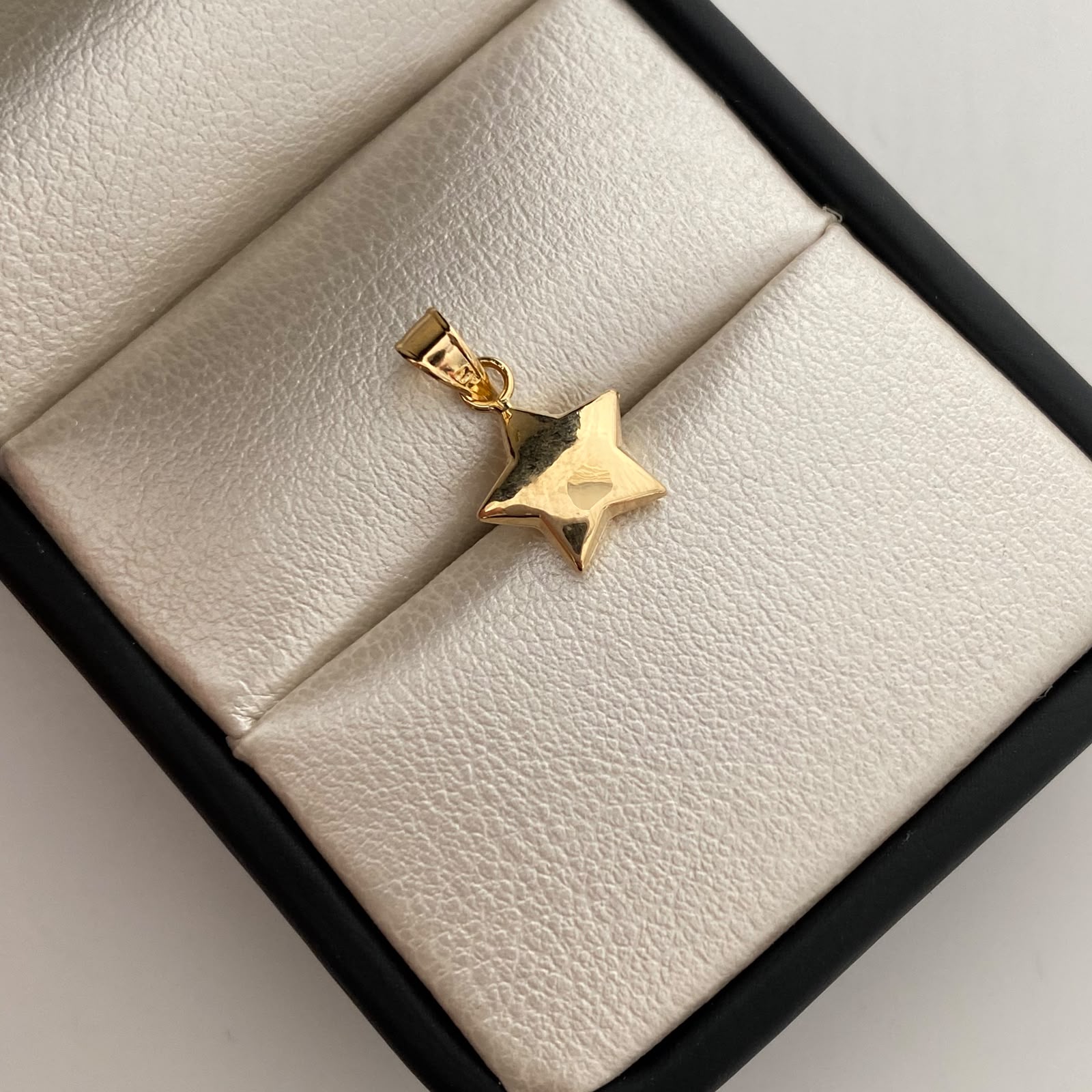 Dije Estrella Inflada Oro amarillo 18k 0,45 Gr / 9,9 mm / 1,7 Cm