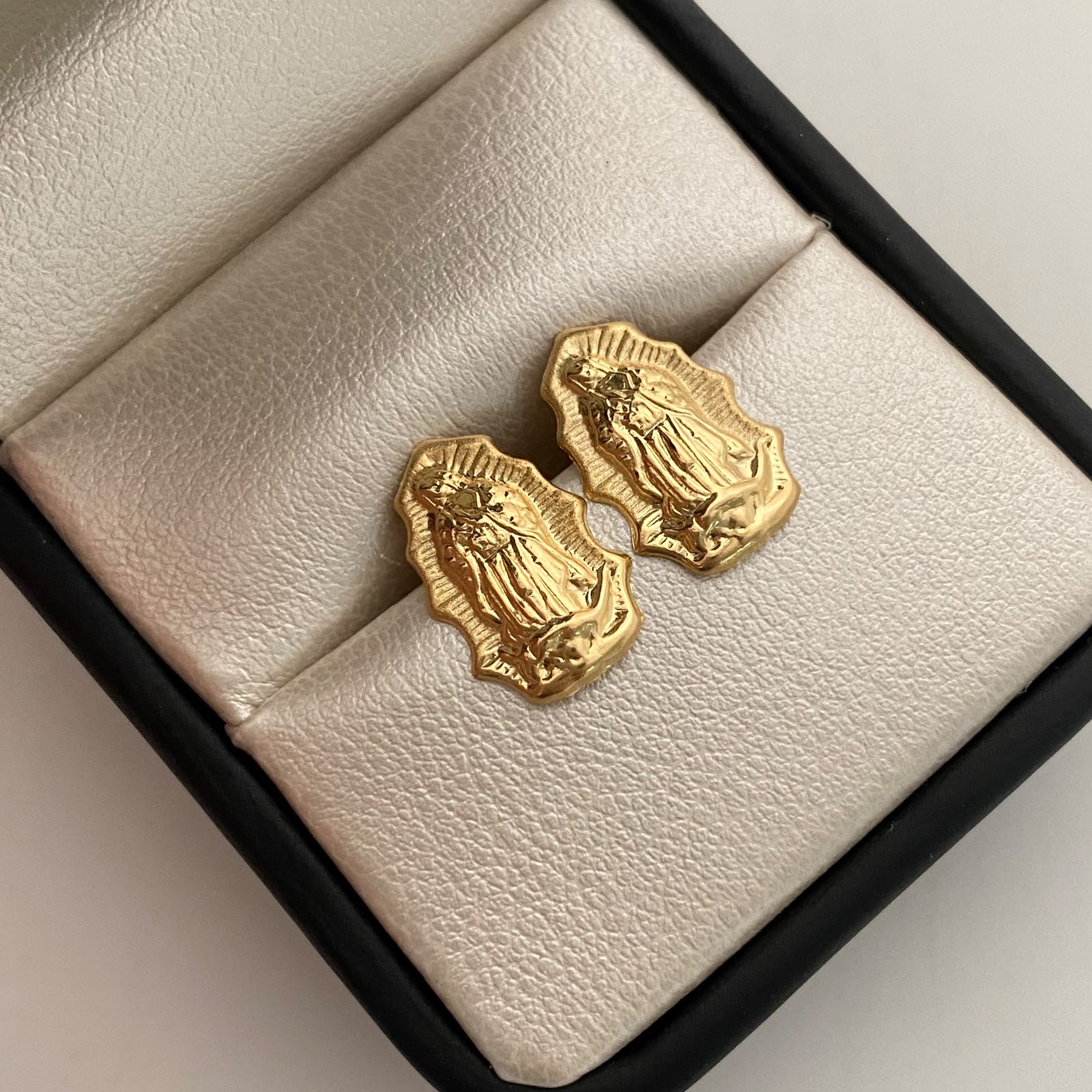 Topos Virgen de Guadalupe Silueta Oro amarillo 18k 1,4 Gr / 10,3 mm