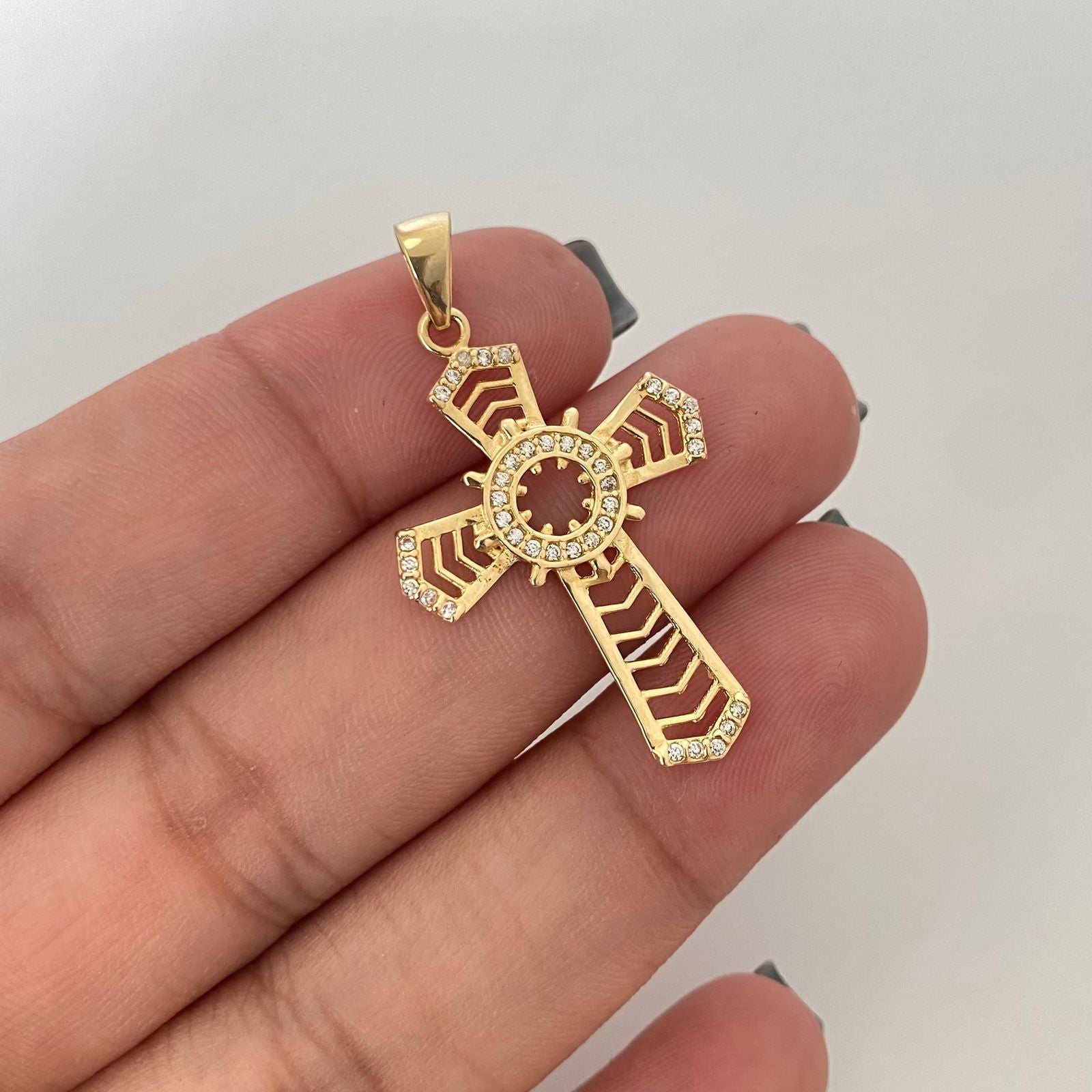 Dije cruz calada centro circulo casting Oro amarillo 18k 2,30 Gr / 3,5 Cm